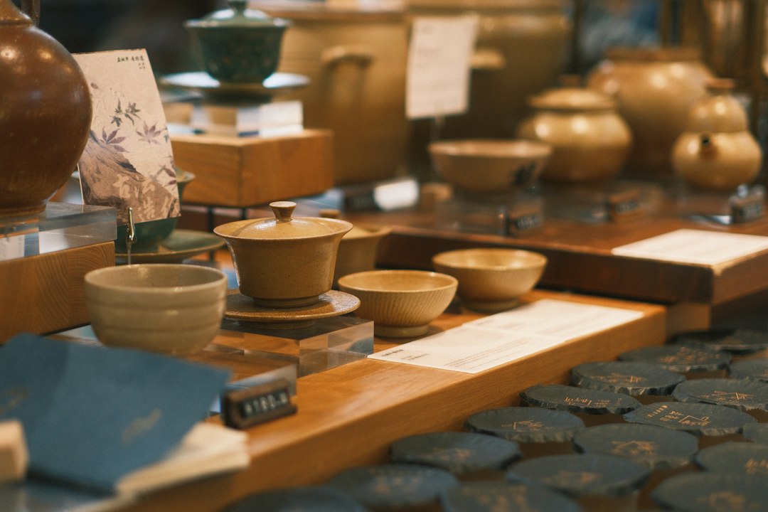清水焼の特徴と魅力｜京都400年の伝統工芸が生む美しい食器の世界