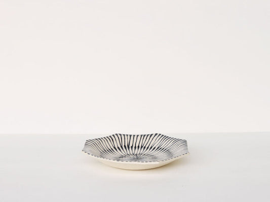 手描き染付 重ね十草 八角浅鉢 有田焼