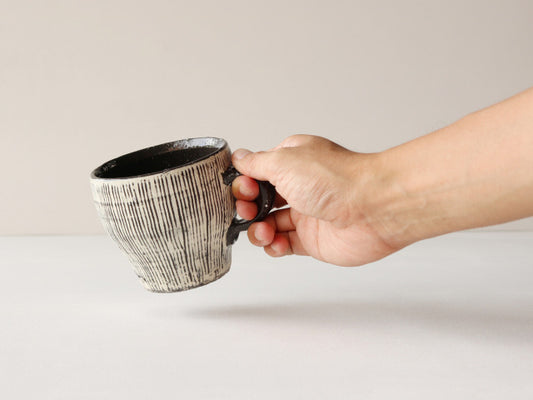 手挽き マグカップ 波佐見焼 黒陶線彫り